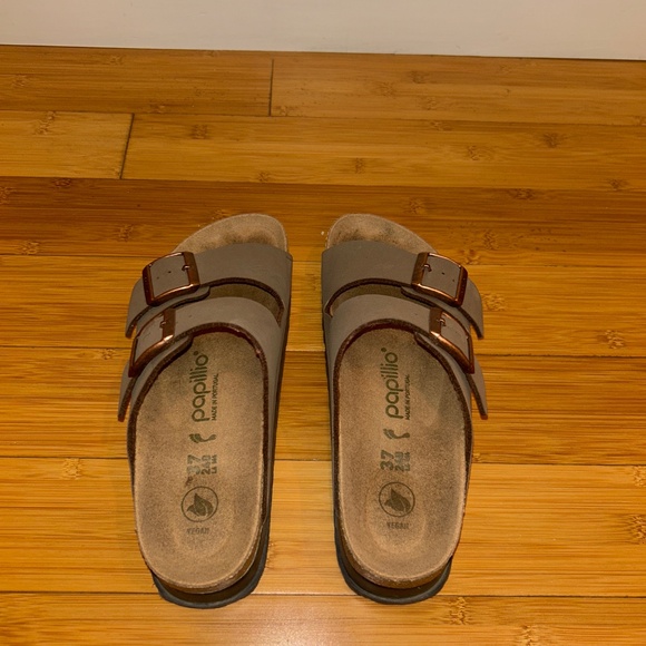 Sandals - Picture 2 of 3